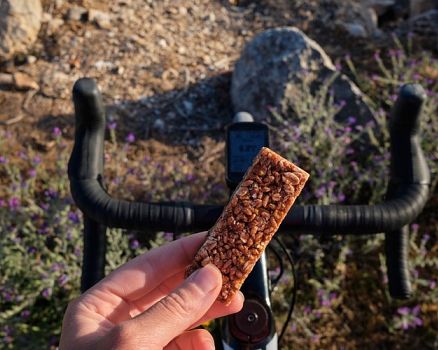 Zdravé proteínové tyčinky pre cyklistov i bežcov. Pred či po cvičení?