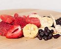 Chrumkaví ovocníčkovia a zvieratká mrazom sušená jahoda banán a lesná čučoriedka - Brix